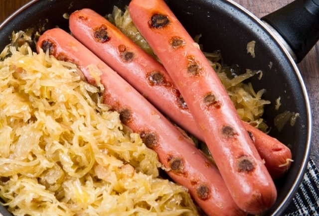 How To Make German Bratwurst Sausages With Sauerkraut Mustard