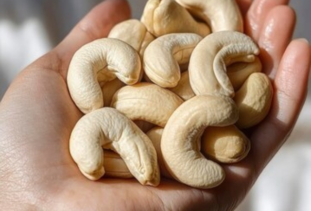 Cashews Nutrition Explained: Health Benefits, Best Uses, and Smart Ways to Eat Them